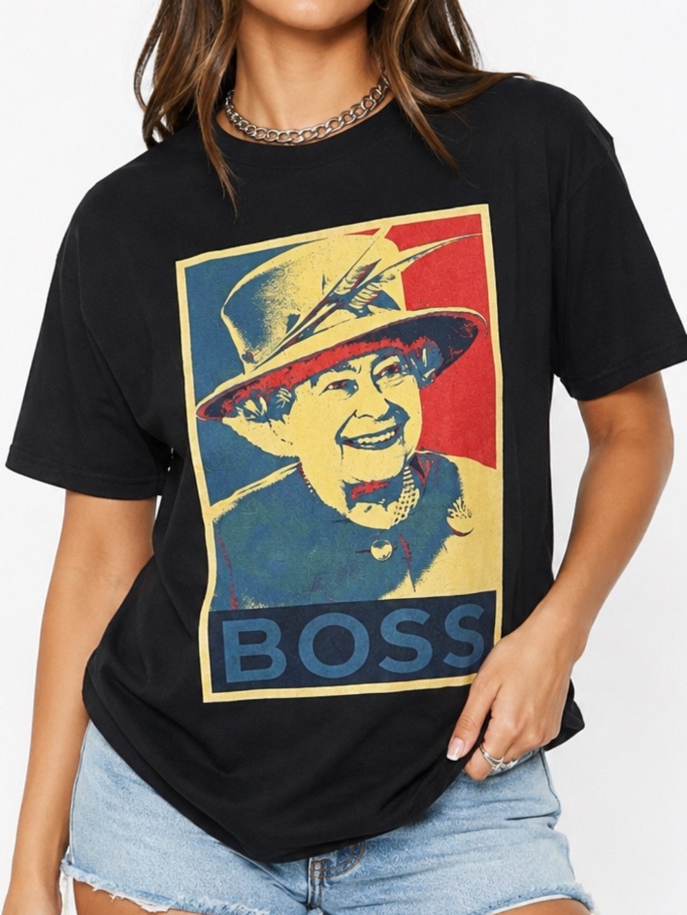 NWT - Queen Elizabeth “BOSS” Graphic Tee Black Size Medium